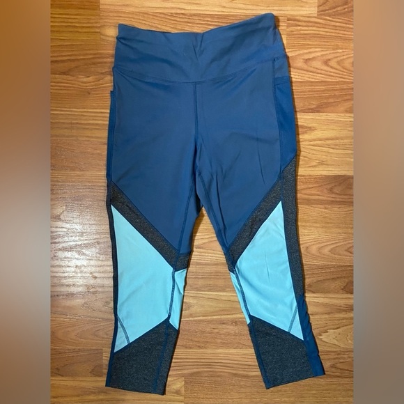 Blue Color Block Avia Capri Leggings!!🩵💙 - Picture 2 of 4